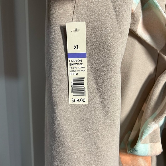 The Limited Floral Beige Women's Top-Size XL - Picture 3 of 4